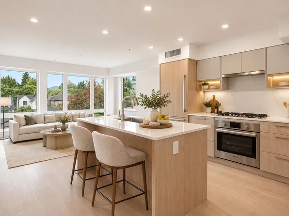 578 W 24th Ave #202, Vancouver, BC V5Z 2B4