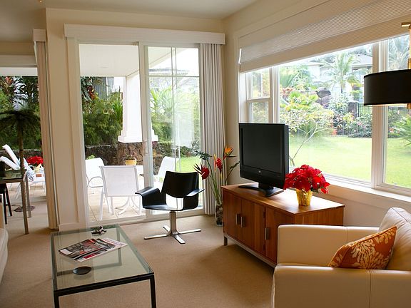Living Room to Lanai