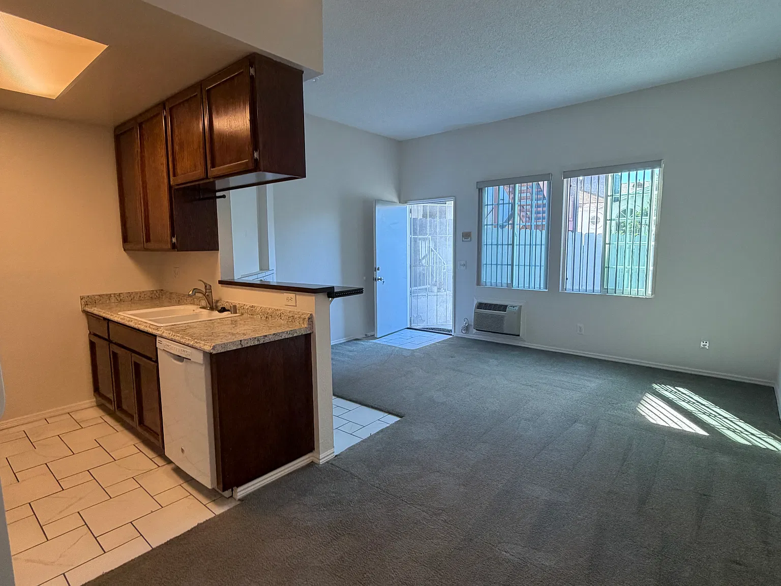 1 bed, 500 sqft, $1,700 — Photo 2