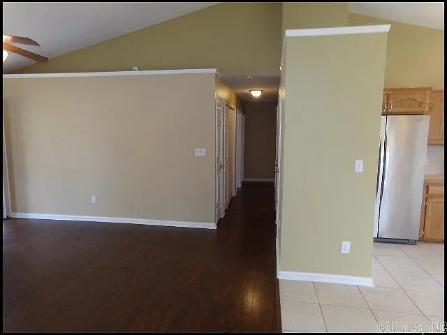 1009 Foxwood Dr — Photo 6