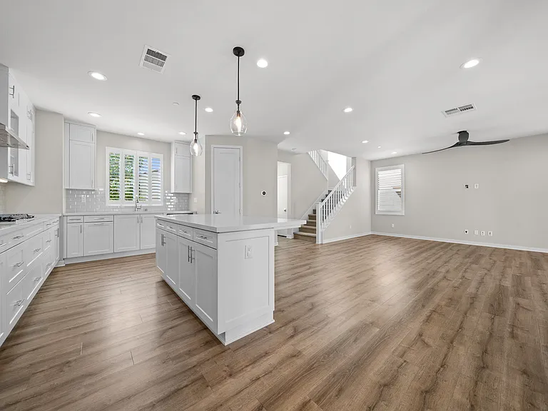 16205 Camden Cir — Photo 13