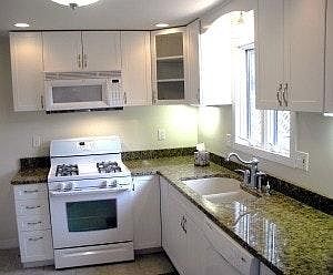 Fully Equipped Remodeled Kitchen w/ Granite Countertops & Pa