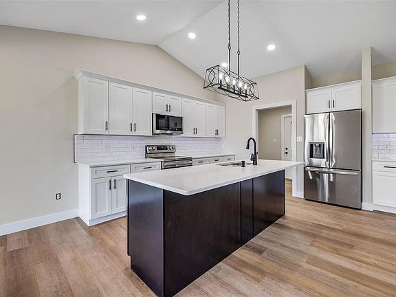 5th image of 10151 Brookside Dr