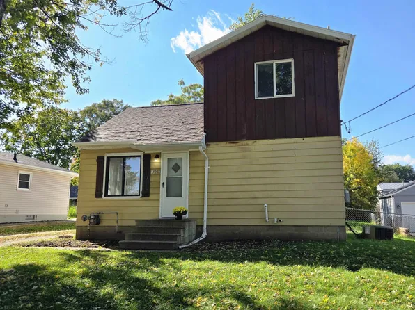 1044 Oregon St, Waterloo, IA 50702