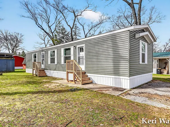 3521 Spruce St, Twin Lake, MI 49457