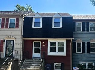 915 Barton Oaks Pl, Herndon, VA 20170