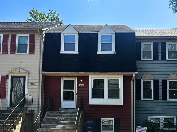 915 Barton Oaks Pl, Herndon, VA 20170