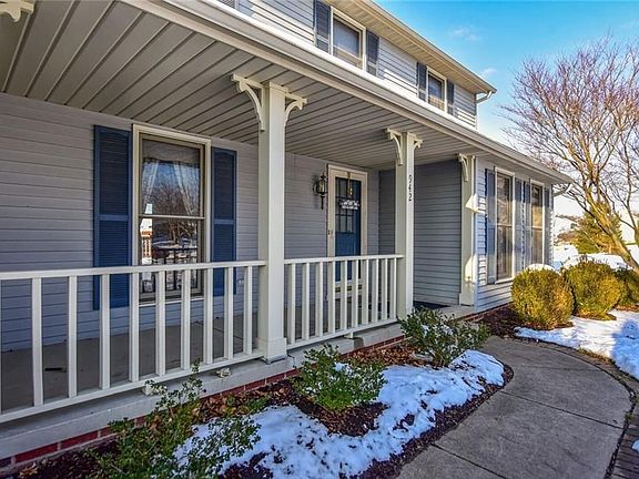 3rd image of 942 Fieldstone Dr