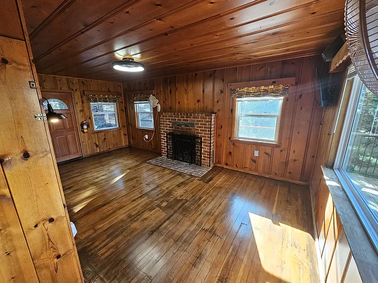 682 Cedar Ln — Photo 3