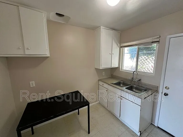 936 W Foothill Blvd #12 — Photo 8