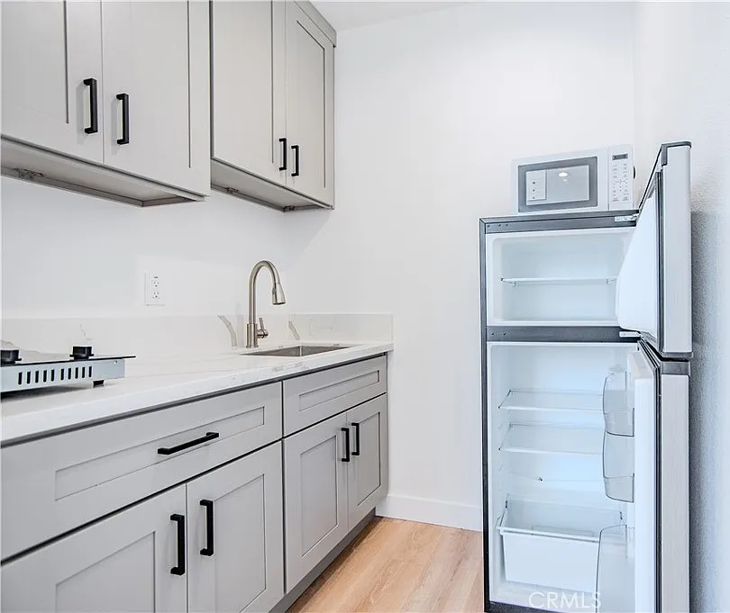 Studio, 300 sqft, $1,600 — Photo 4