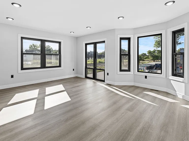 51 Bedford Ave #2A — Photo 10
