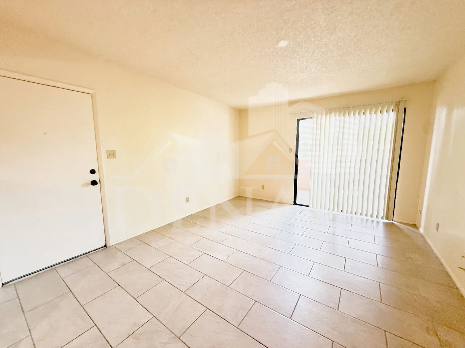 2 bed, 1.5 bath, 827 sqft, $1,395 — Photo 4
