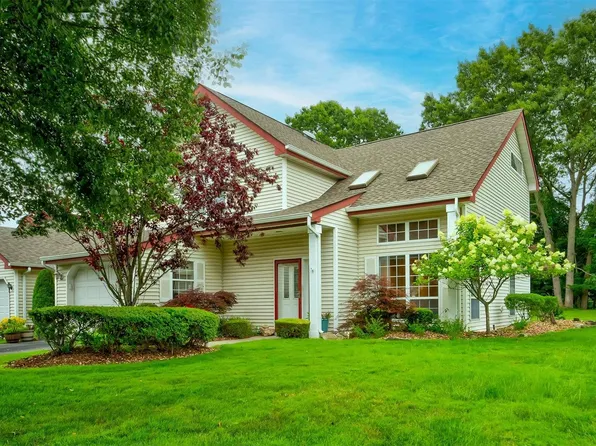 6 Balmoral Court, Middle Island, NY 11953