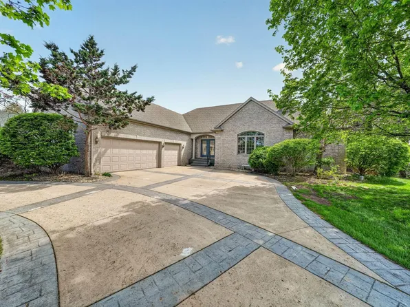 14294 Shoreline Dr, Granger, IN 46530