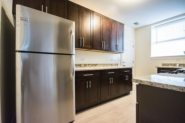 2nd image of 6436 N Seeley Ave APT 1