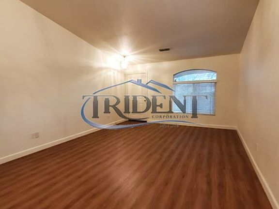 4th image of 719 Spruce Ave