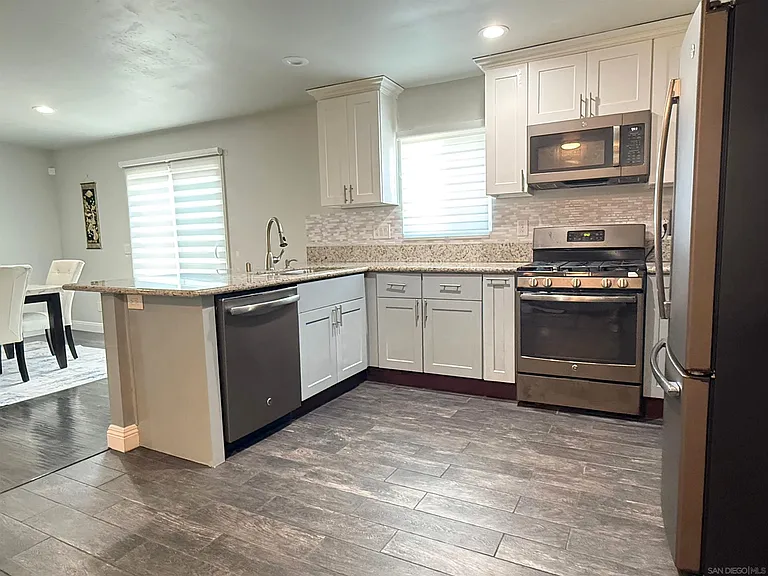 1121 Grand Ave — Photo 9