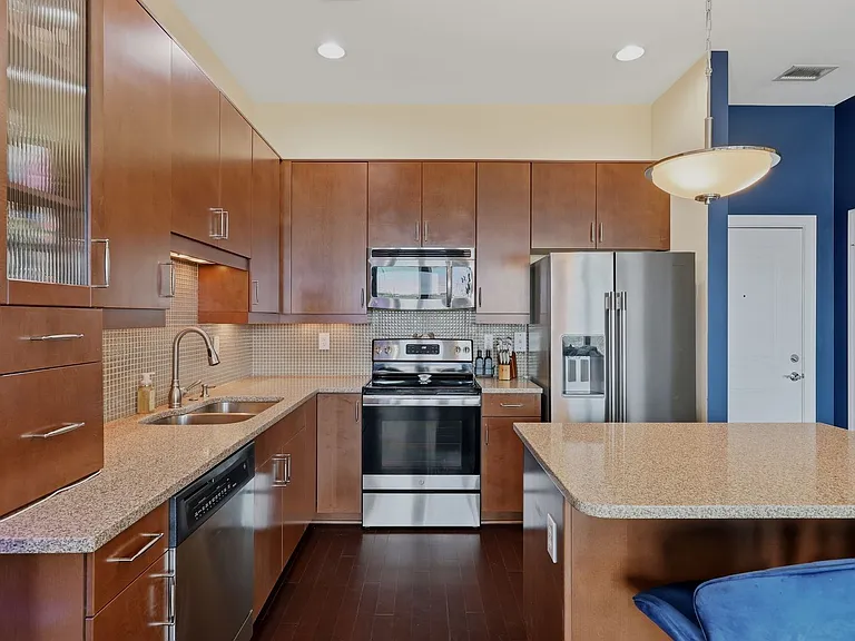 619 N 4th St #301 — Photo 3
