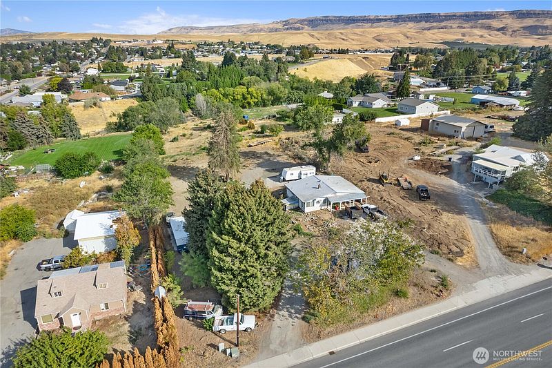 2nd image of 1981 Grant Road