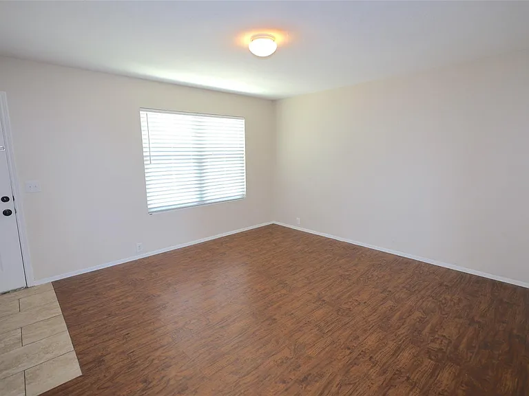 3203 Becker Glen St — Photo 4