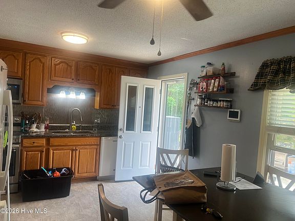 4th image of 120 Claredon Avenue