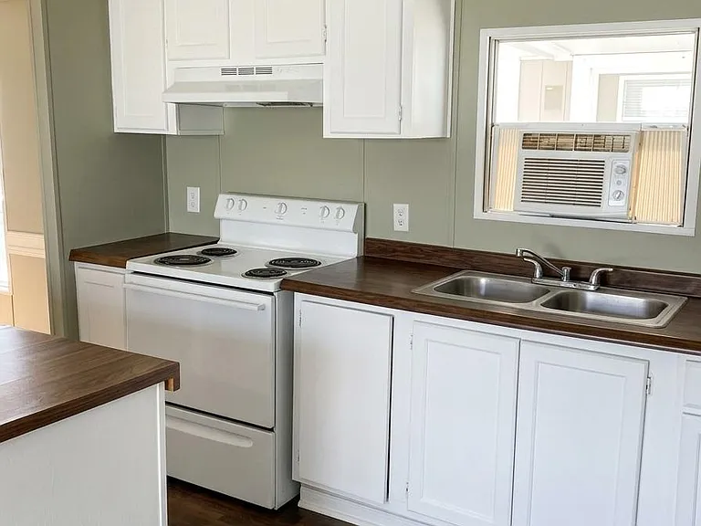 900 Stewart St #27 — Photo 4
