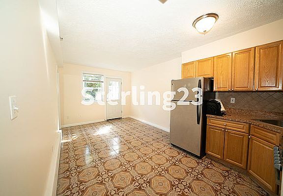 5th image of 2143 42nd St #1