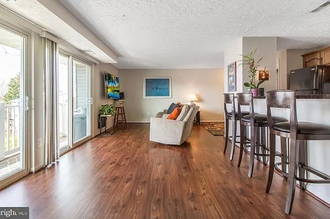 301 Palmspring Dr — Photo 3