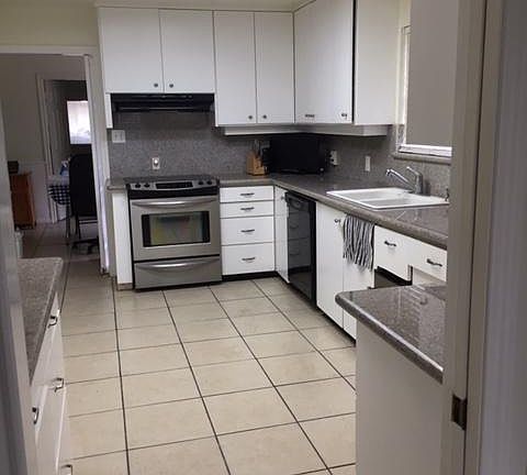 5th image of 10957 South Dr