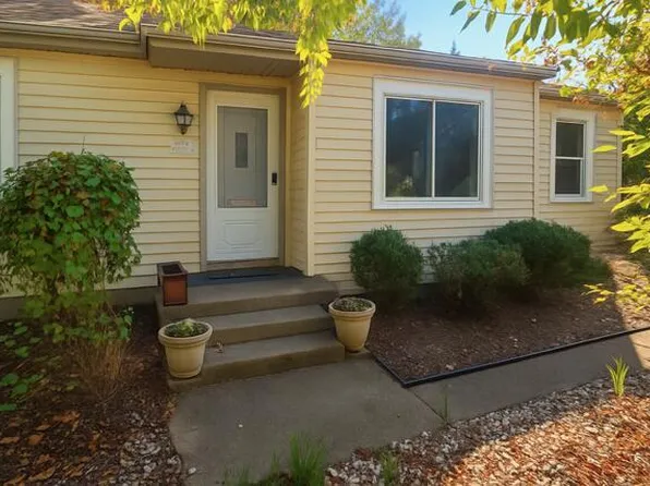33967 Wadsworth St, Livonia, MI 48150