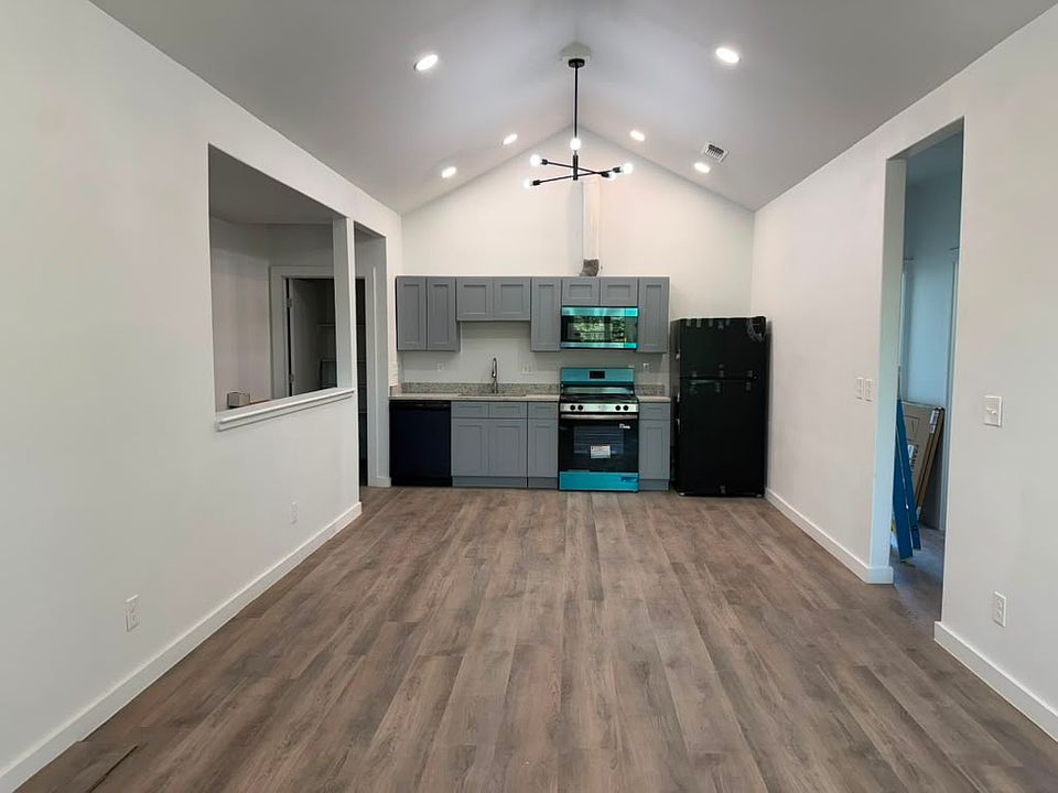 1st image of 1307 Pleasanton Rd #9100