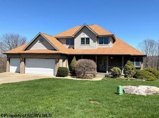 1525 Castle Ct, Morgantown, WV 26508
