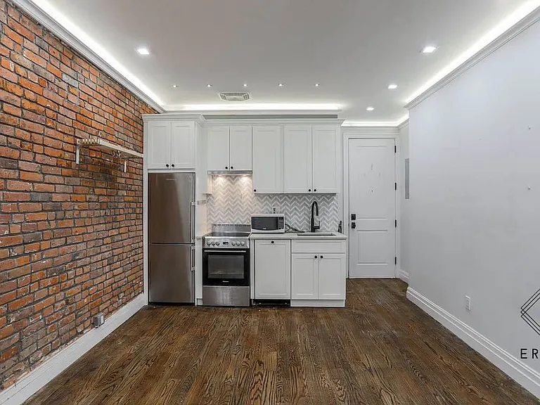 43 Columbia Pl #1G — Photo 2