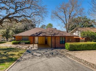 203 Robin Rd, Highland Haven, TX 78654