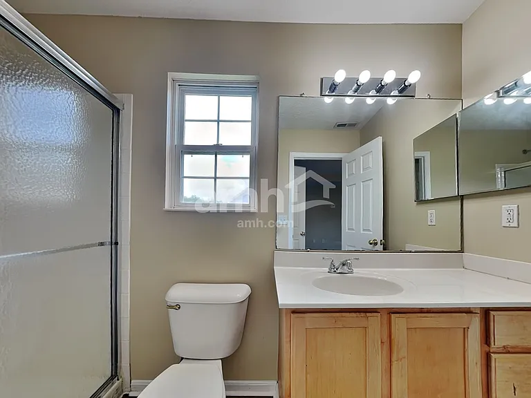1023 Canterbury Ln — Photo 13