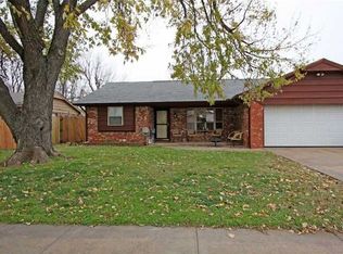 511 S Woodland Dr, Mustang, OK 73064