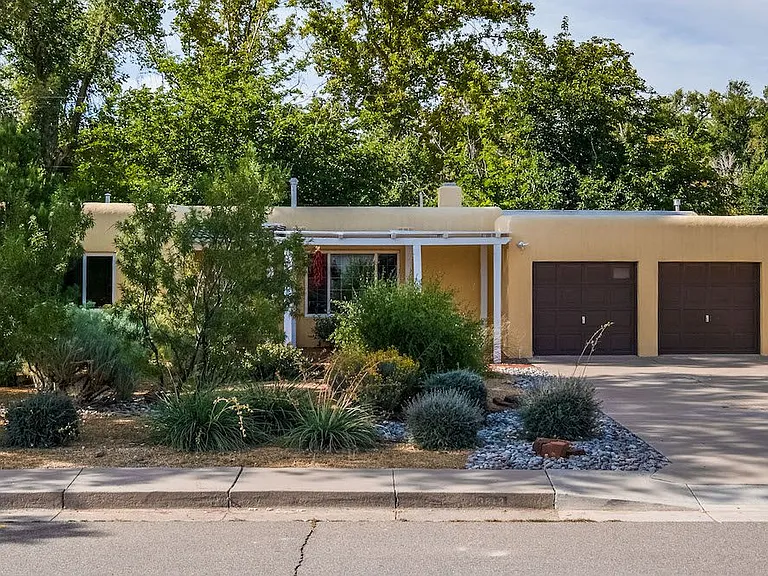 3812 Calle Del Monte NE — Photo 1