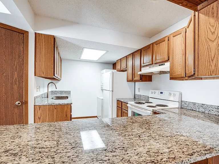Auburn Townhomes — Photo 24