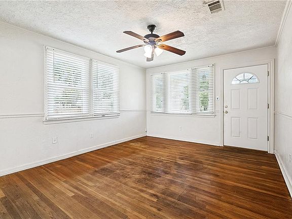 2nd image of 918 Aurora Ave