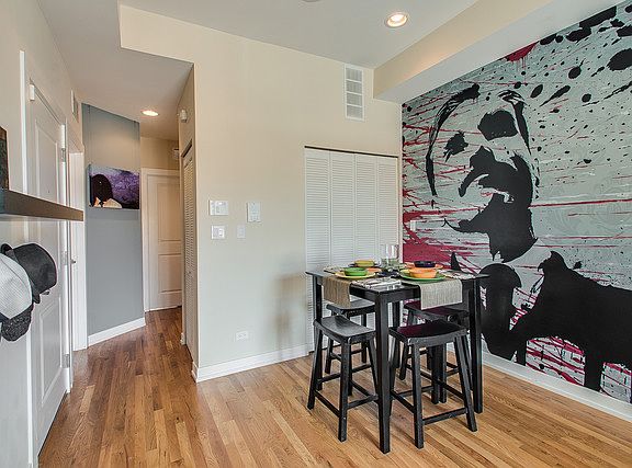 3rd image of 2423 W Augusta Blvd APT 3