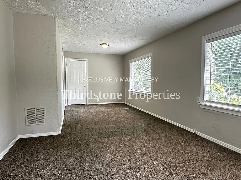 7350 Linda Dr — Photo 5