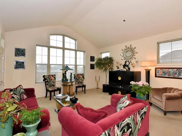 4130 South Lake DRIVE #471, Saint Francis, WI 53235