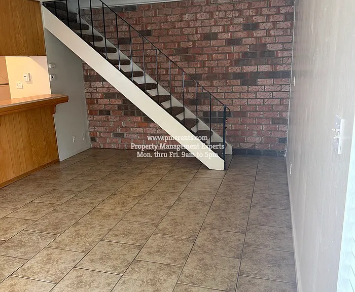 1331 Pinetree Dr #3 — Photo 2