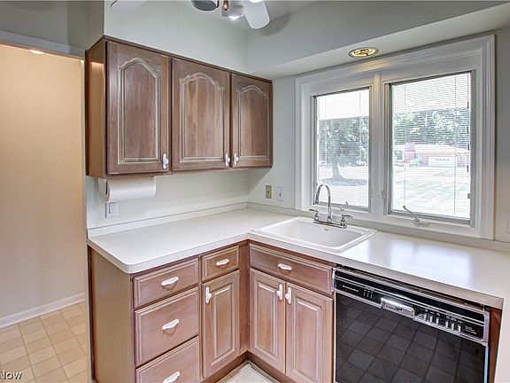 3rd image of 1307 E Parkhaven Dr