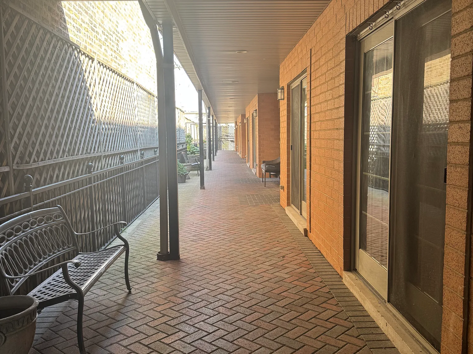 3 bed, 2.5 bath, 2100 sqft, $3,750 — Photo 4