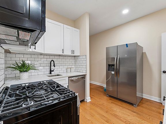 5th image of 921 N Patterson Park Ave