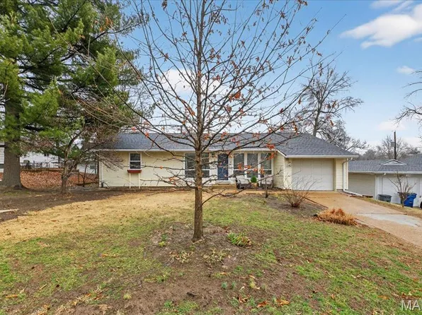 1340 Samoa Dr, Saint Louis, MO 63126
