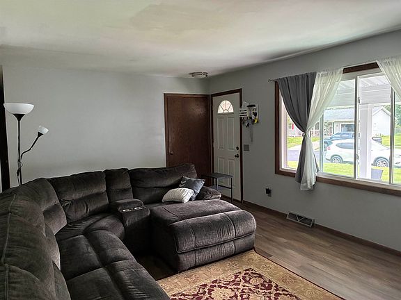 3rd image of 916 Kriedeman Dr