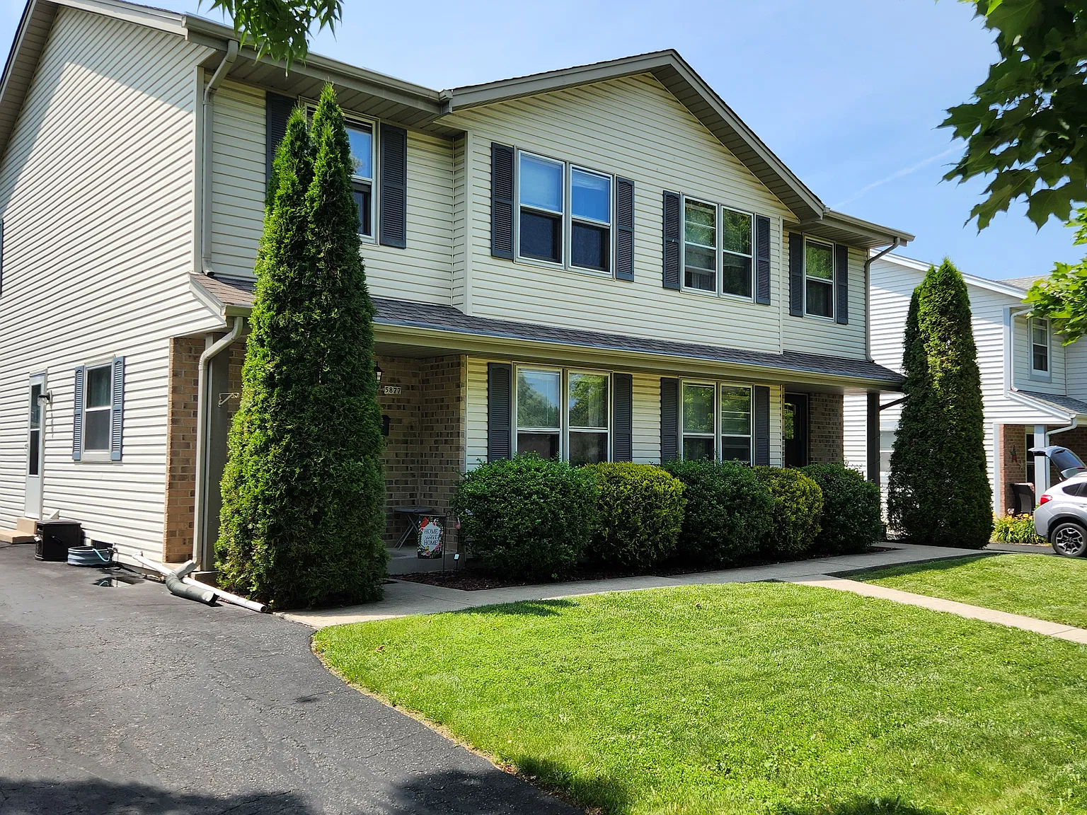 3 bed, 1.5 bath, 1800 sqft, $2,100 — Photo 3